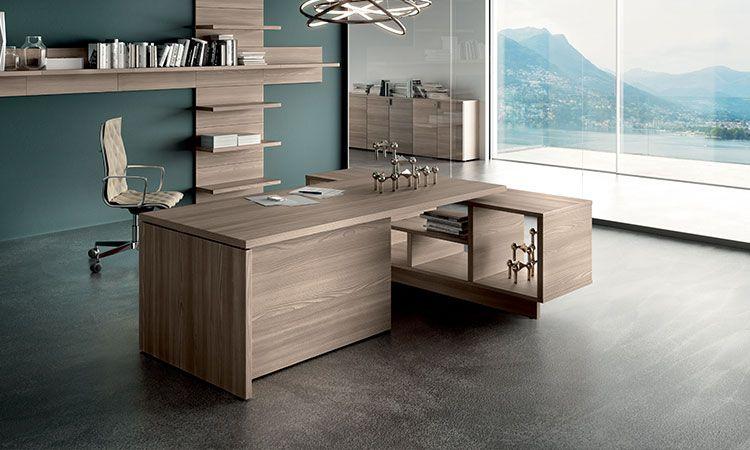 Bureau de direction Diedre en bois avec fauteuil et vue panoramique sur la montagne