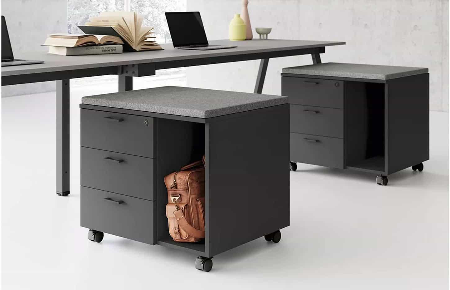 Caissons mobiles Kinho gris à tiroirs sous un bureau