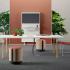 Table de réunion haute repose pied assorti bureau individuel, plateau mélaminé blanc piétement bois chêne naturel, gamme Amazone - France Bureau