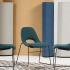 Siège de réunion avec revêtement tissu bleu turquoise et piétement traineau métallique - gamme Goleon - France Bureau