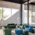 Canapé design tissu bleu vert, coutures artisanales visibles, bureaux modernes salons élégants - gamme trebbia - france bureau