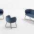Fauteuil d\'accueil 1 place en tissu bleu foncé avec accoudoirs pieds métal noir , gamme Villarino - France Bureau